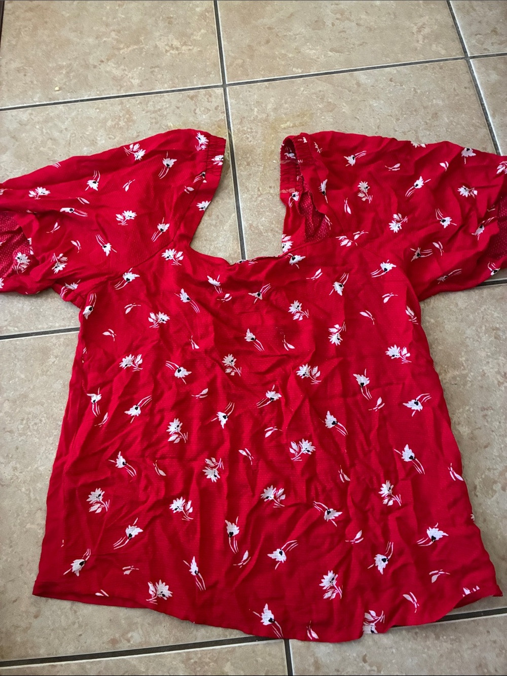 Women's Red Floral Puff-Sleeve Top